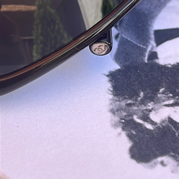 CHANEL SUNGLASSES - Picture 8 of 11